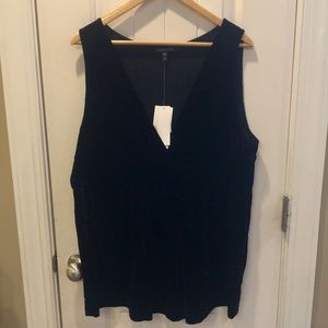 Black Sleeveless V-Neck Top